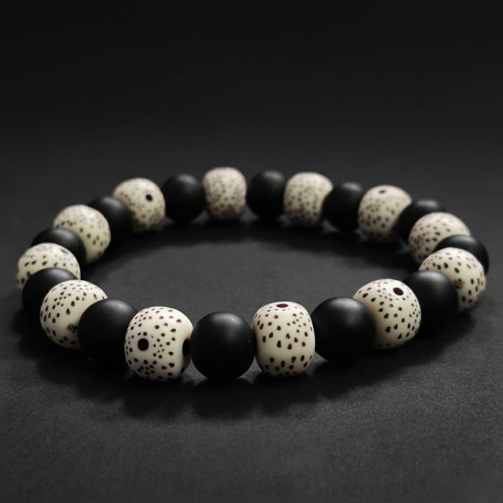 Black and White beaded bracelet