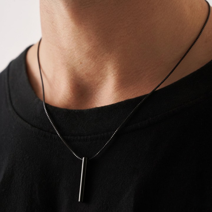 Sleek Bar Adjustable Chain Necklace