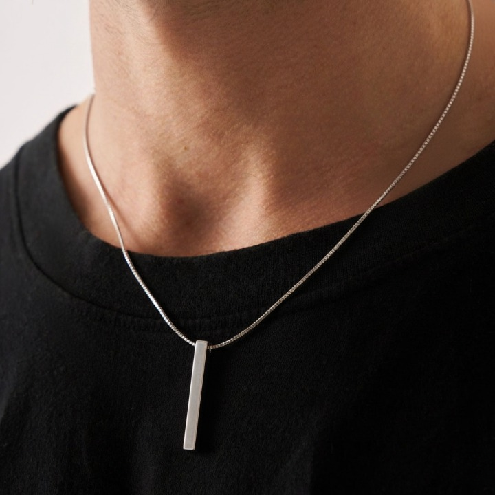Sleek Bar Adjustable Chain Necklace